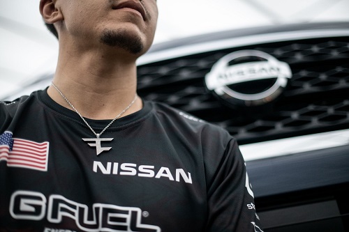1553846988625895.jpg 500日產汽車的品牌標識將出現在FaZe Clan戰隊的比賽服上.jpg